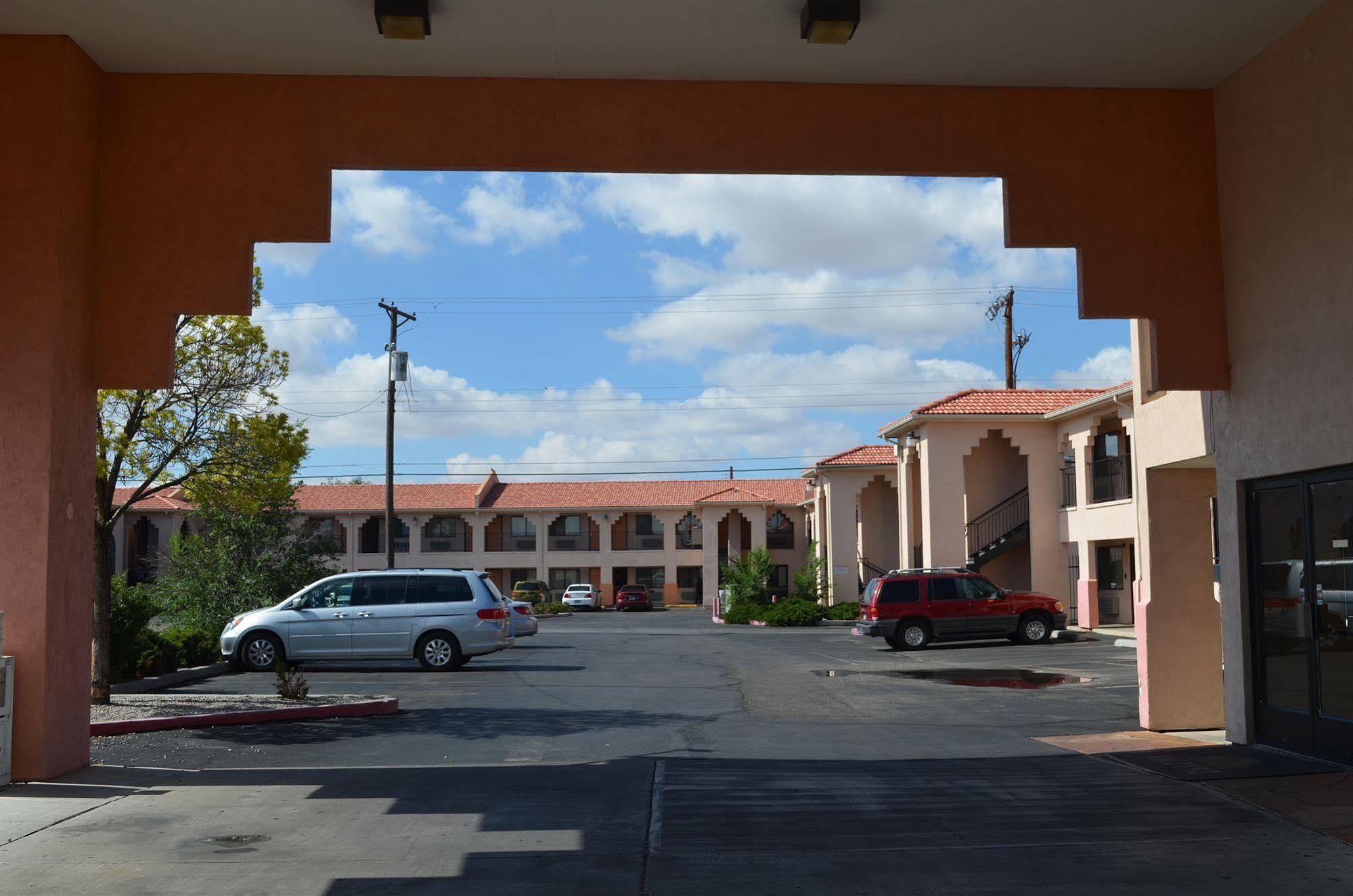 Luxury Motel *