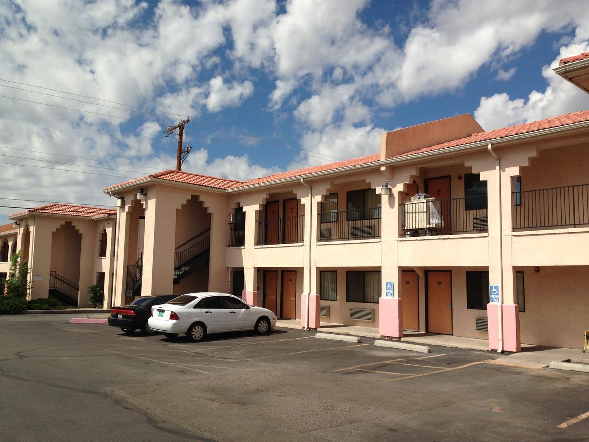 Motel Luxury *