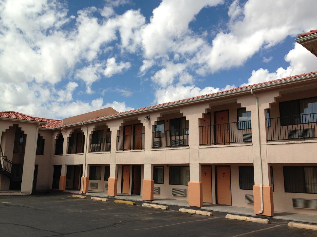 Luxury Motel *