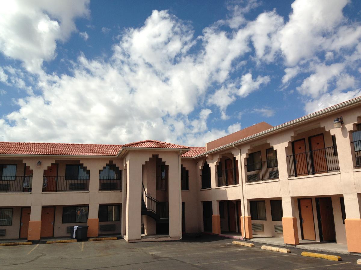 Luxury Motel *